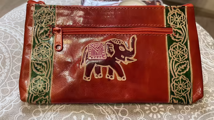 Himalája kender pénztárca - Indiai Elefántos  pénztárca - piros  18 cm * 10 cm &Eacute;l&eacute;nk piros sz&iacute;n&eacute;vel &eacute;s elef&aacute;nt m